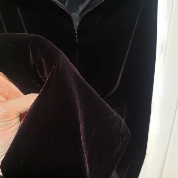 Vintage Cleo Velvet Skirt Burgundy Made in Canada - Picture 10 of 10